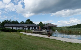 Na sprzedaż 1,3 ha zagospodarowane nad jeziorem, l