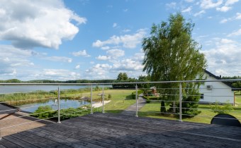 Na sprzedaż 1,3 ha zagospodarowane nad jeziorem w 