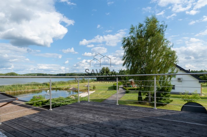 Na sprzedaż 1,3 ha zagospodarowane nad jeziorem w 