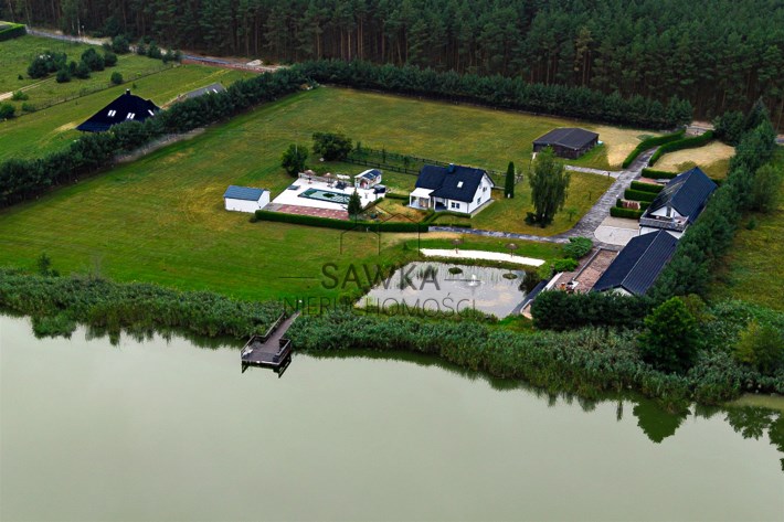 Na sprzedaż 1,3 ha zagospodarowane nad jeziorem w 