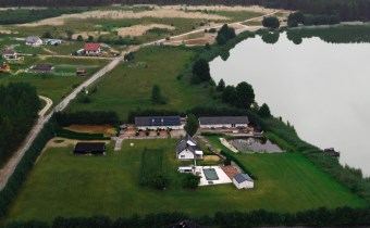 Posiadlóść nad jeziorem na sprzedaż