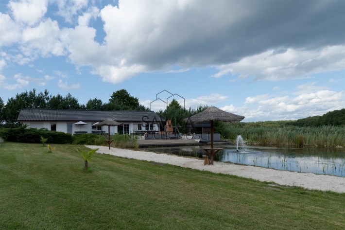 Na sprzedaż 1,3 ha zagospodarowane nad jeziorem, l