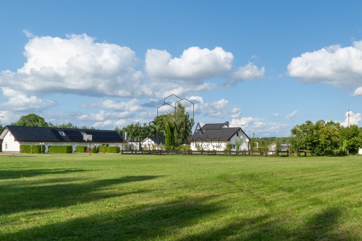 Na sprzedaż 1,3 ha zagospodarowane nad jeziorem w 
