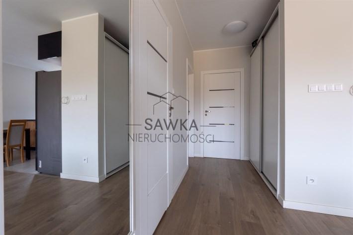 Dom na sprzedaż w Raculi – nowoczesna zabudowa bli