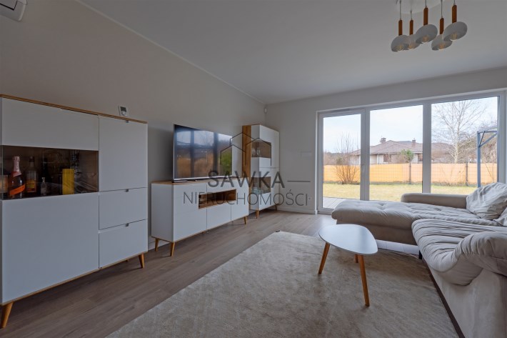 Dom na sprzedaż w Raculi – nowoczesna zabudowa bli