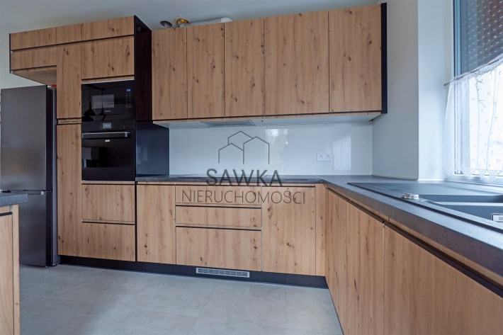 Dom na sprzedaż w Raculi – nowoczesna zabudowa bli