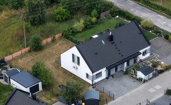 Dom na sprzedaż w Raculi – nowoczesna zabudowa bli