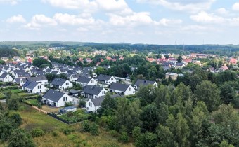 Dom na sprzedaż w Raculi – nowoczesna zabudowa bli