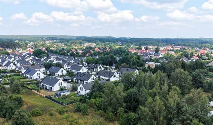 Dom na sprzedaż w Raculi – nowoczesna zabudowa bli