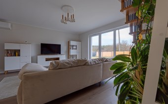 Dom na sprzedaż w Raculi – nowoczesna zabudowa bli
