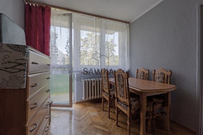Widok z salonu w kierunku balkonu | funkcjonalny u