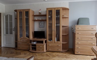Ustawny pokój mogący pełnić funkcję sypialni lub p