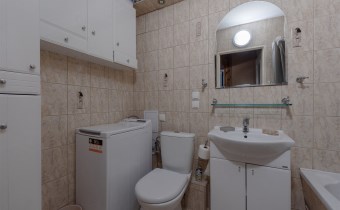 Łazienka wyposażona w wannę | mieszkanie z dużym p